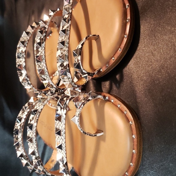 Sincerely Jules NWT Snakeskin Print with Silver Studs Strappy Sandals - Picture 4 of 7